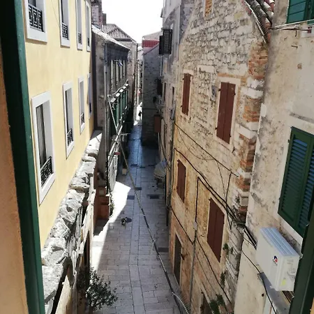 2 Apartmana Za Dvoje U Dioklecijanovoj Palaci 2 For Two In Diocletian's Palace Apartment Split