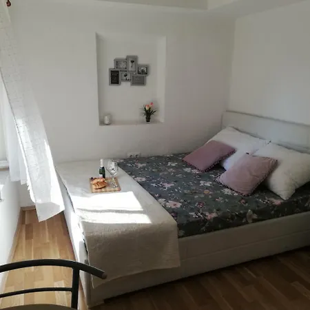 2 Apartmana Za Dvoje U Dioklecijanovoj Palaci 2 For Two In Diocletian's Palace Apartment *
