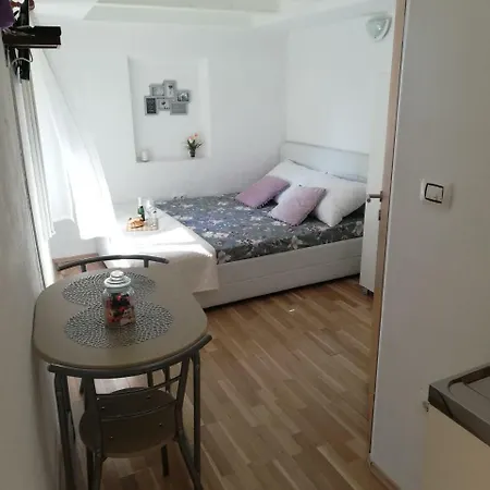2 Apartmana Za Dvoje U Dioklecijanovoj Palaci 2 For Two In Diocletian's Palace Apartment