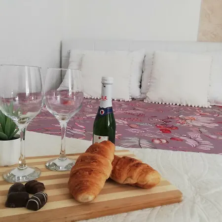 2 Apartmana Za Dvoje U Dioklecijanovoj Palaci 2 For Two In Diocletian's Palace Split