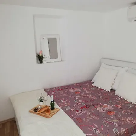 2 Apartmana Za Dvoje U Dioklecijanovoj Palaci 2 For Two In Diocletian's Palace *
