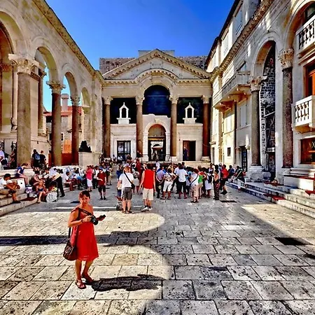 2 Apartmana Za Dvoje U Dioklecijanovoj Palaci 2 For Two In Diocletian's Palace *