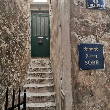 2 Apartmana Za Dvoje U Dioklecijanovoj Palaci 2 For Two In Diocletian's Palace *